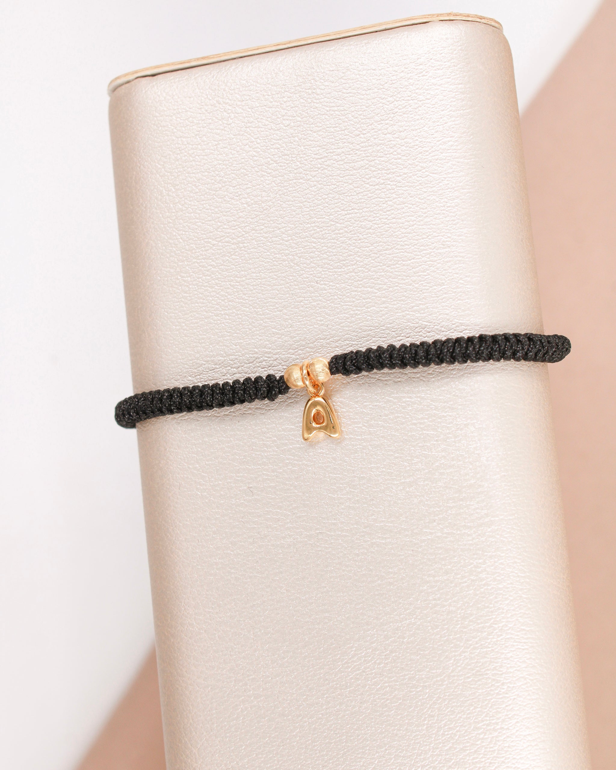 Pulsera Tejida con Inicial Personalizada – PUL22