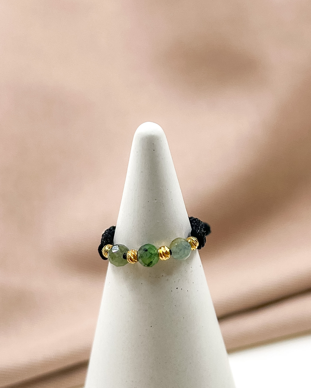Anillo Tejido con Morralla de Esmeralda y Balín Diamantado - AN16