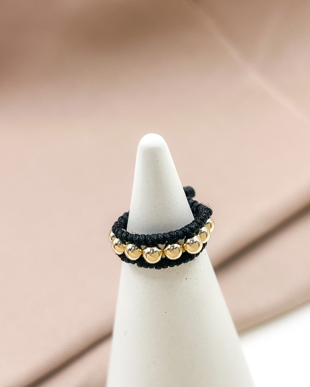 Anillo Tejido Enmarcado con Balines Lisos - AN18