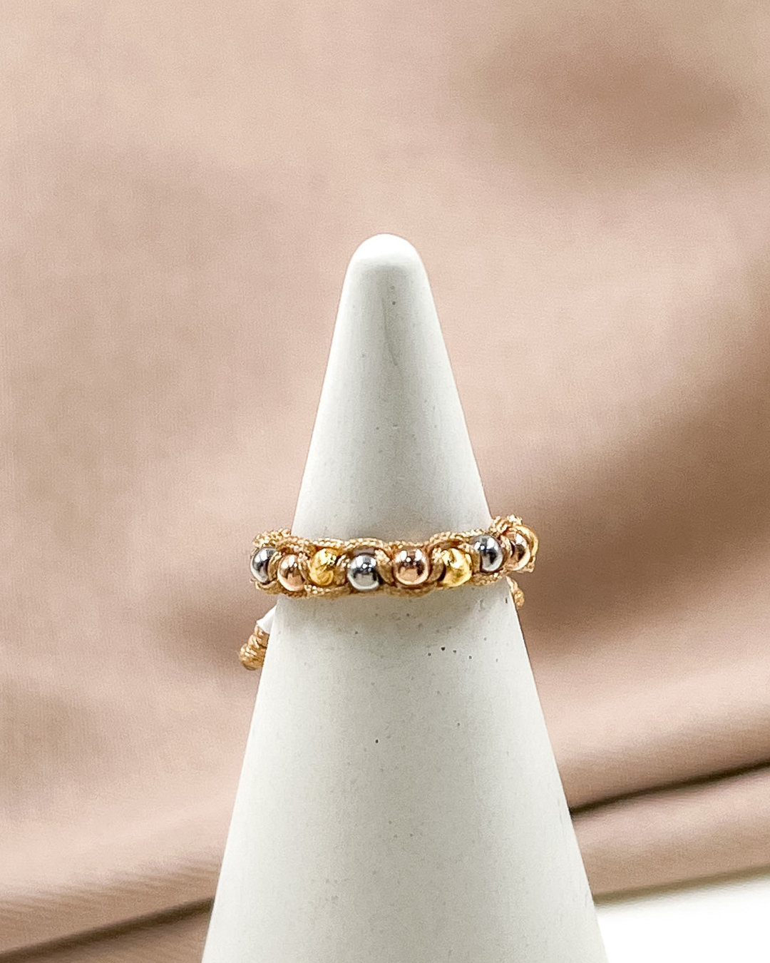 Anillo Tejido Macramé Abrazado en Tres Oros - AN8