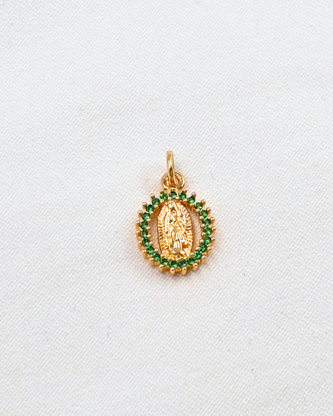 Dije Medalla Guadalupe Circonias Verdes - Oro Laminado
