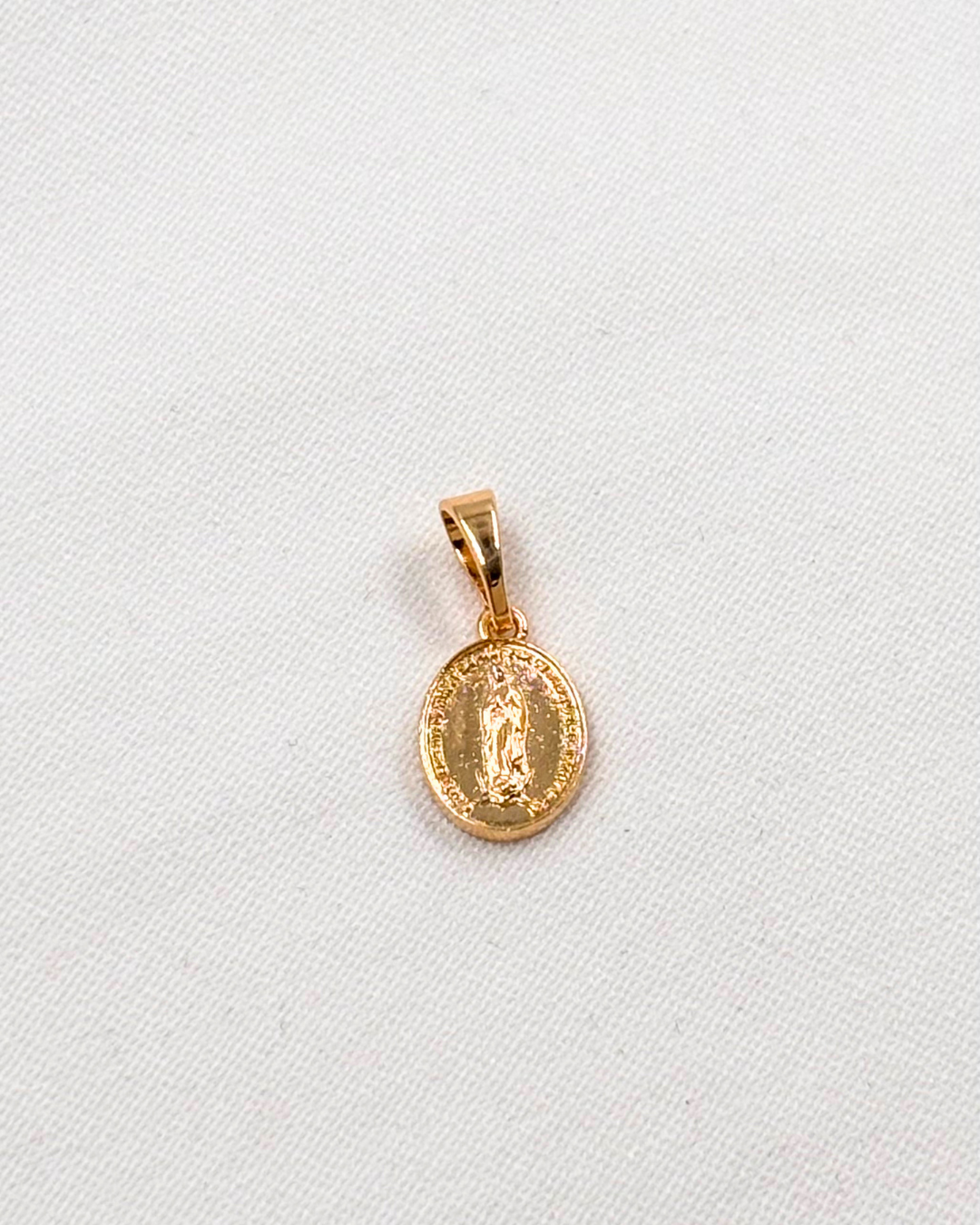 Dije Medalla Guadalupe Ovalada Lisa - Oro Laminado