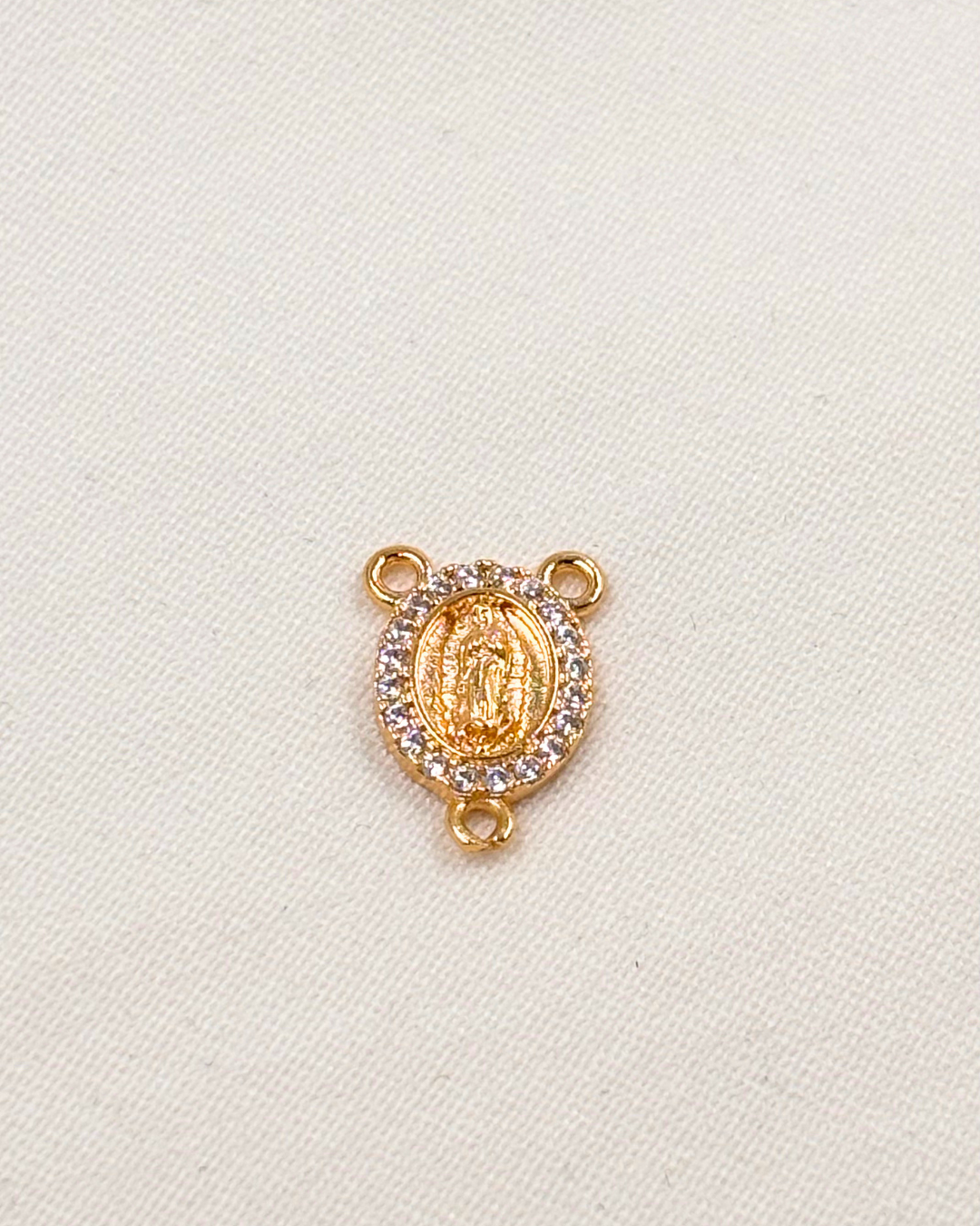 Dije Medalla Guadalupe Ovalada Circonias 3 Aritos - Oro Laminado