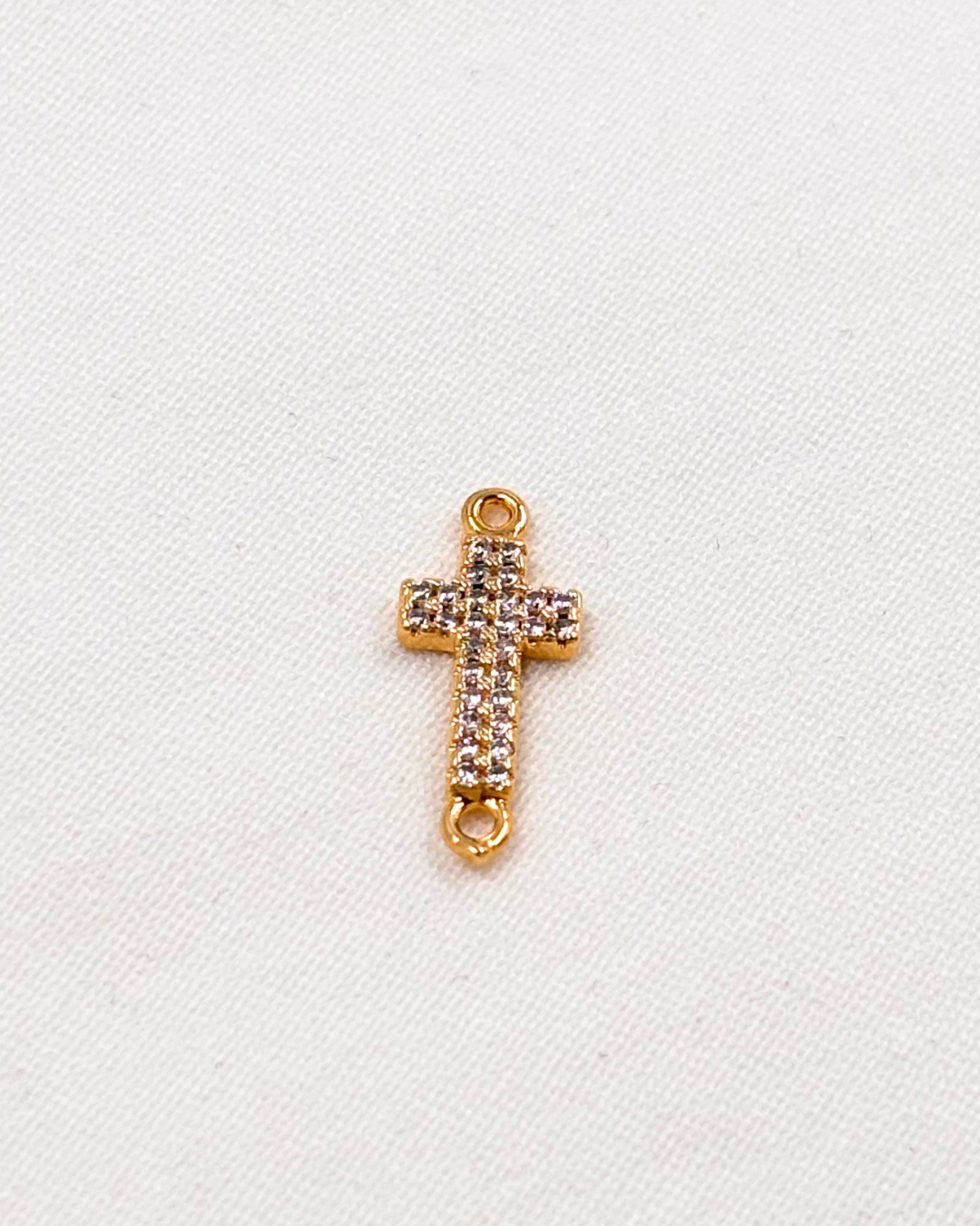 Dije Cruz Alargada Circonias Pavé - Oro Laminado