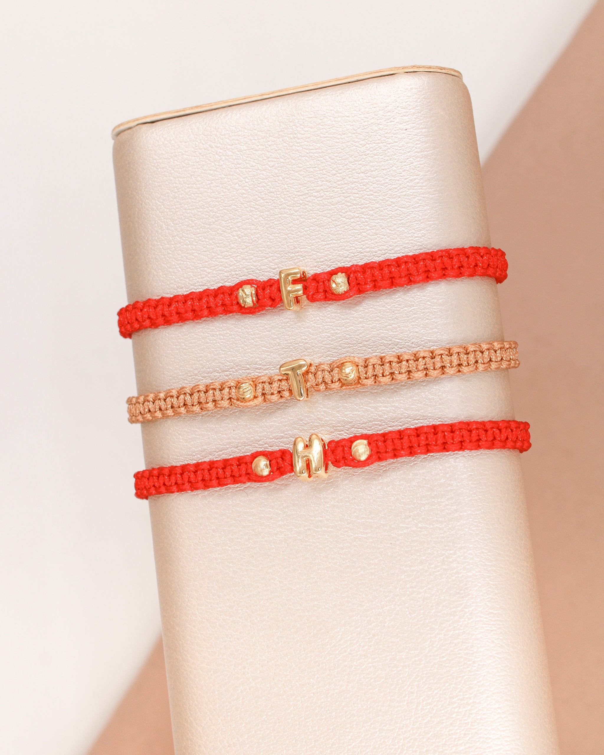 Pulsera Tejida con Inicial Personalizada – PUL22