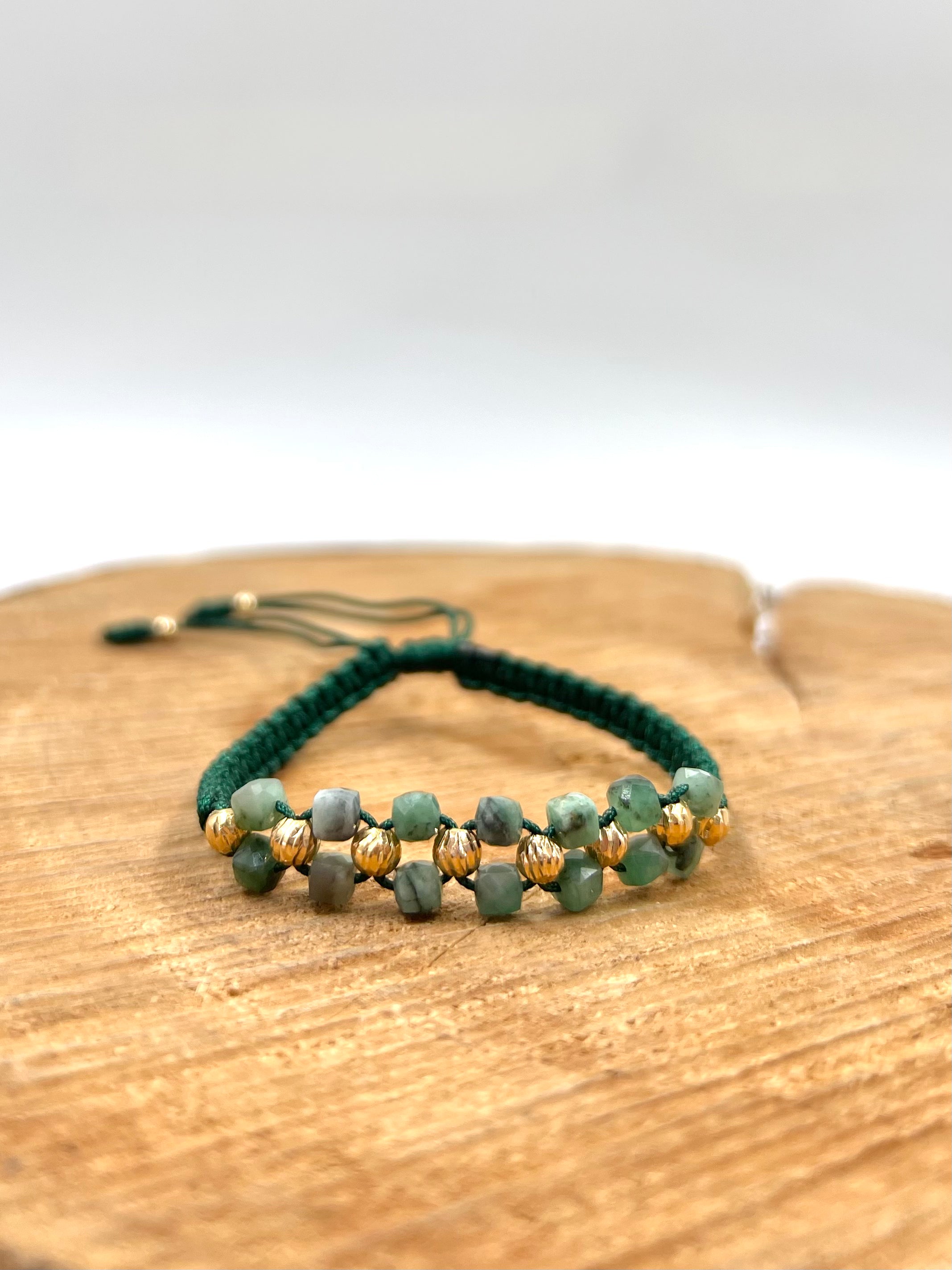 PUL214 Pulsera con murralla de esmeralda y oro laminado 18k