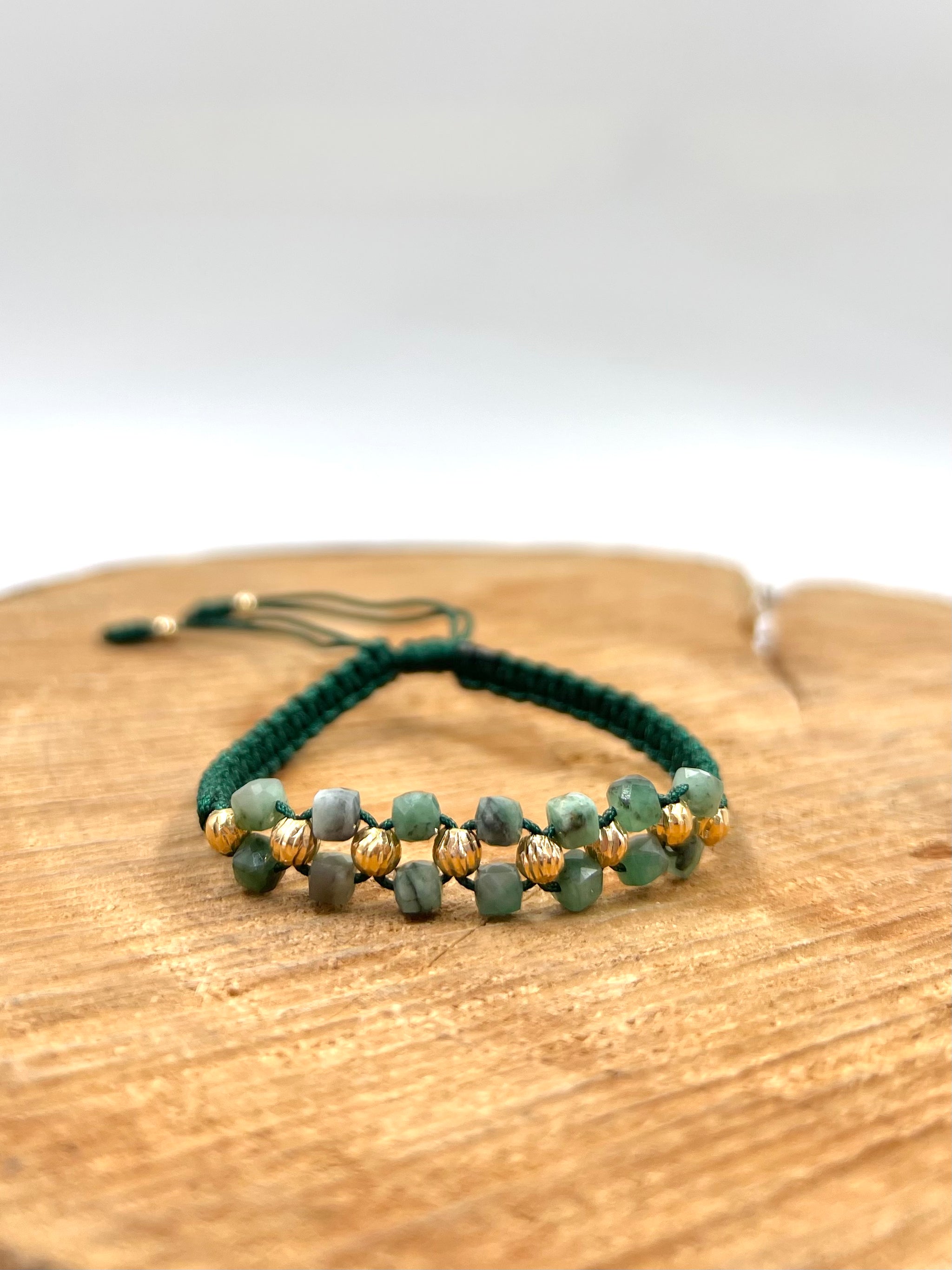 PUL214 Pulsera con murralla de esmeralda y oro laminado 18k